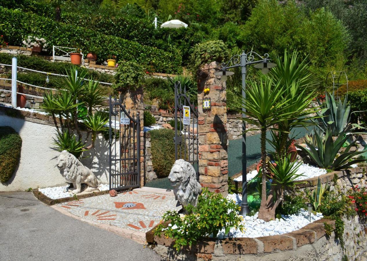 Appartamenti Casa Carlotta ลีโมเนซุลการ์ดา ภายนอก รูปภาพ
