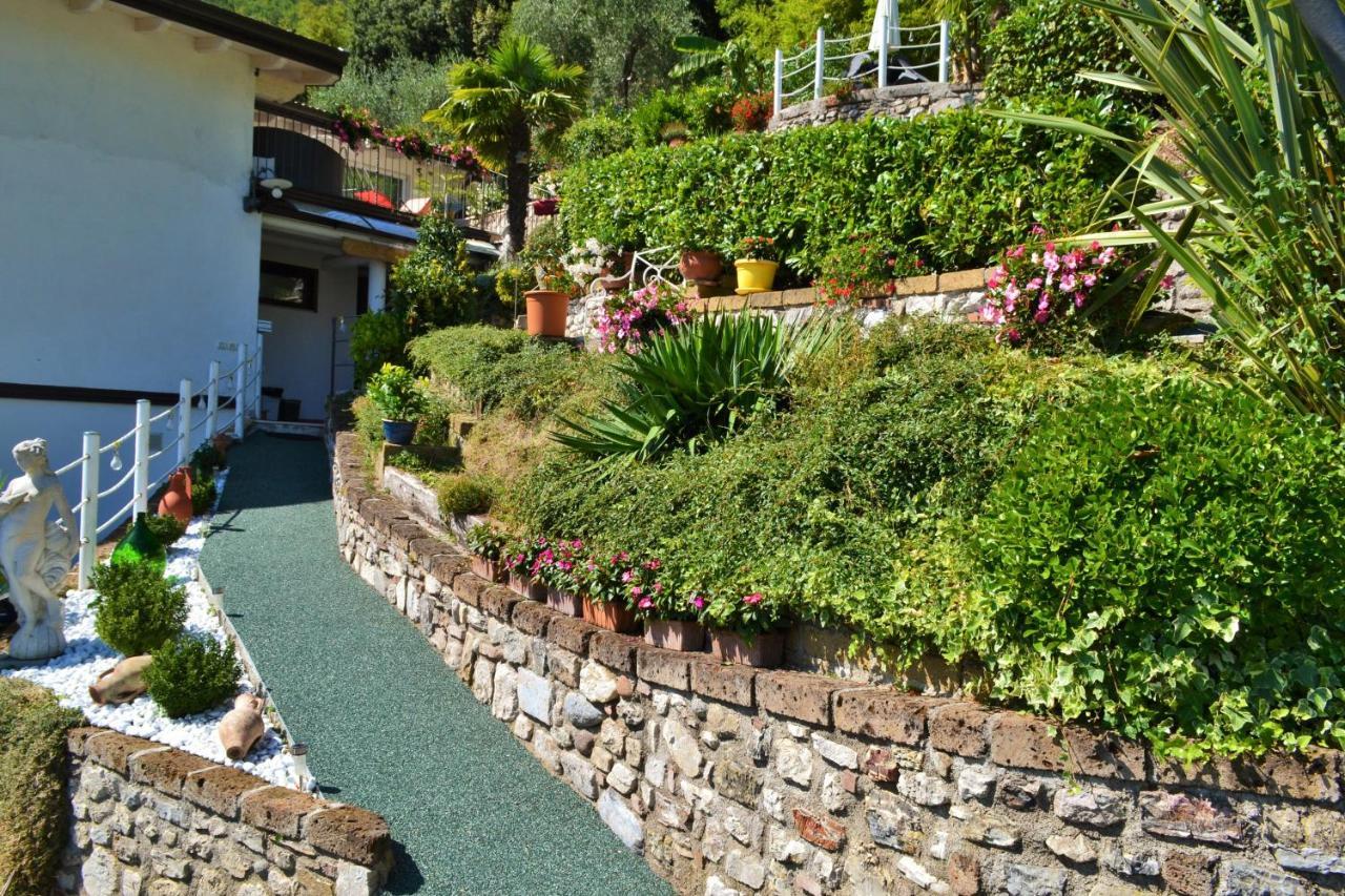 Appartamenti Casa Carlotta ลีโมเนซุลการ์ดา ภายนอก รูปภาพ